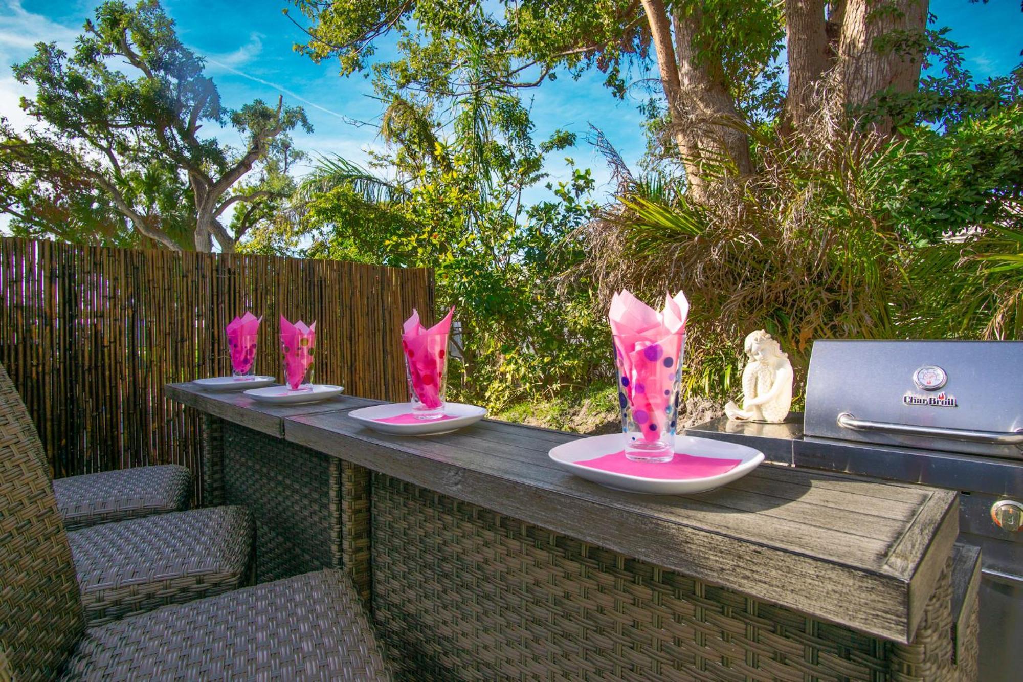 Beach Cottage With Heated Pool Just Off Siesta Key Sarasota Exterior foto